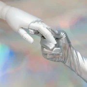 mão humana e robotica